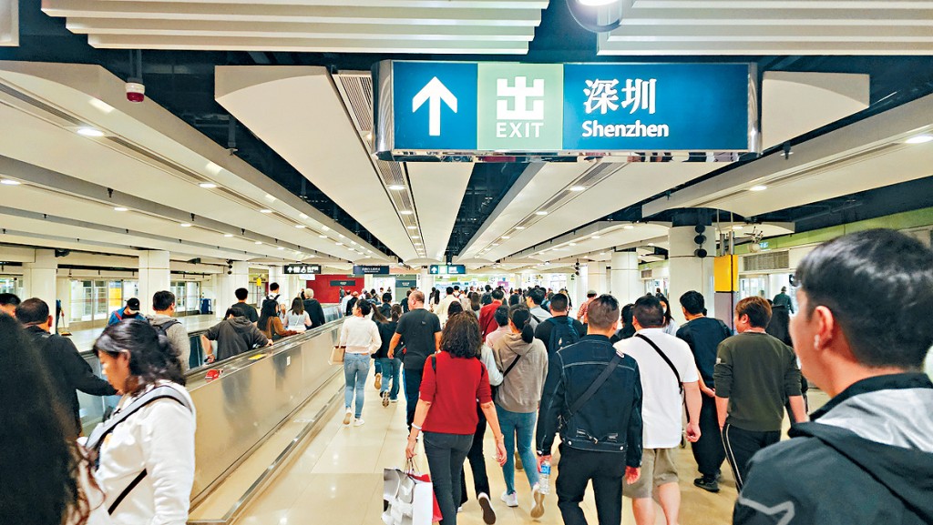 不少婦女在產後選擇攜帶新生嬰兒在內地坐月。