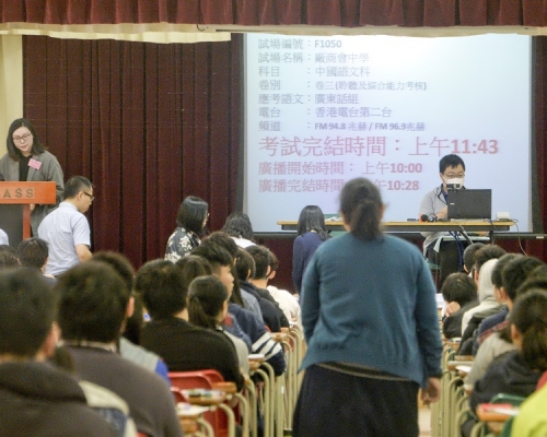 聆聽考試部分即將開考。資料圖片