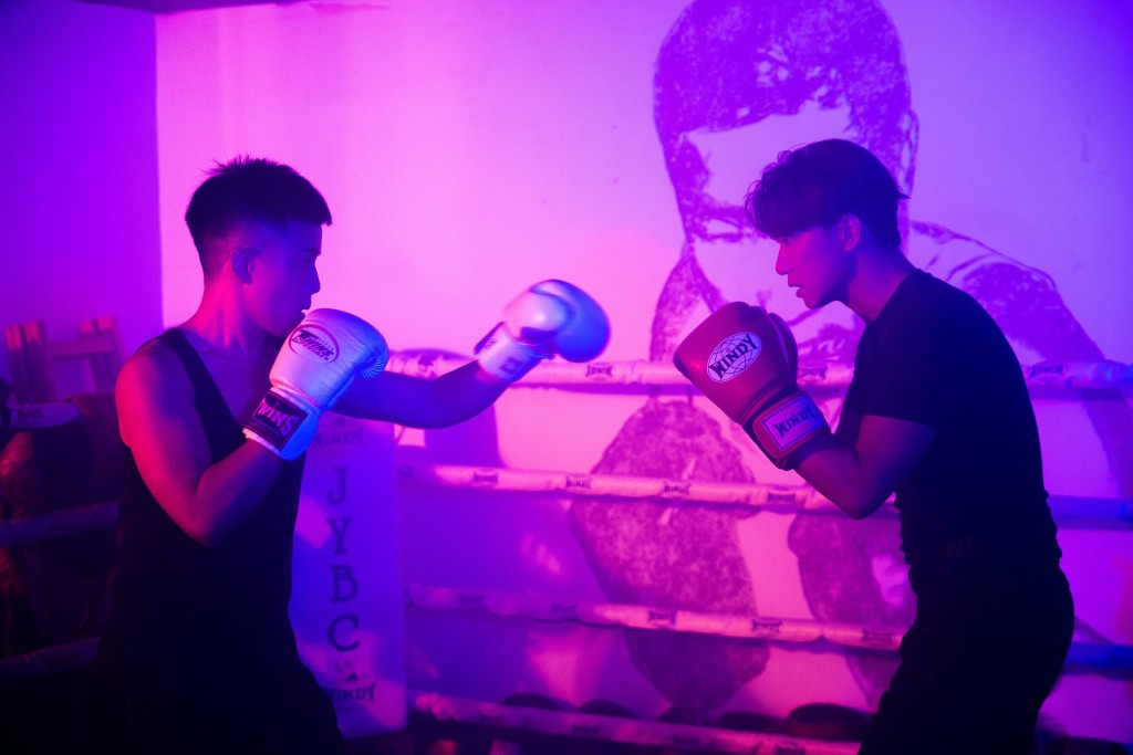 Alan在《第一亿次细胞分裂》MV化身拳击手，他形容歌曲近年最热血作品。