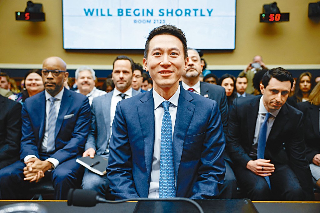 行政總裁（CEO）周受資