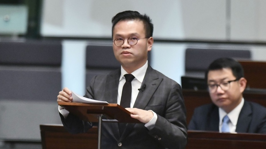 范凱傑認為，司法人員「行為不檢」是很高的門檻。