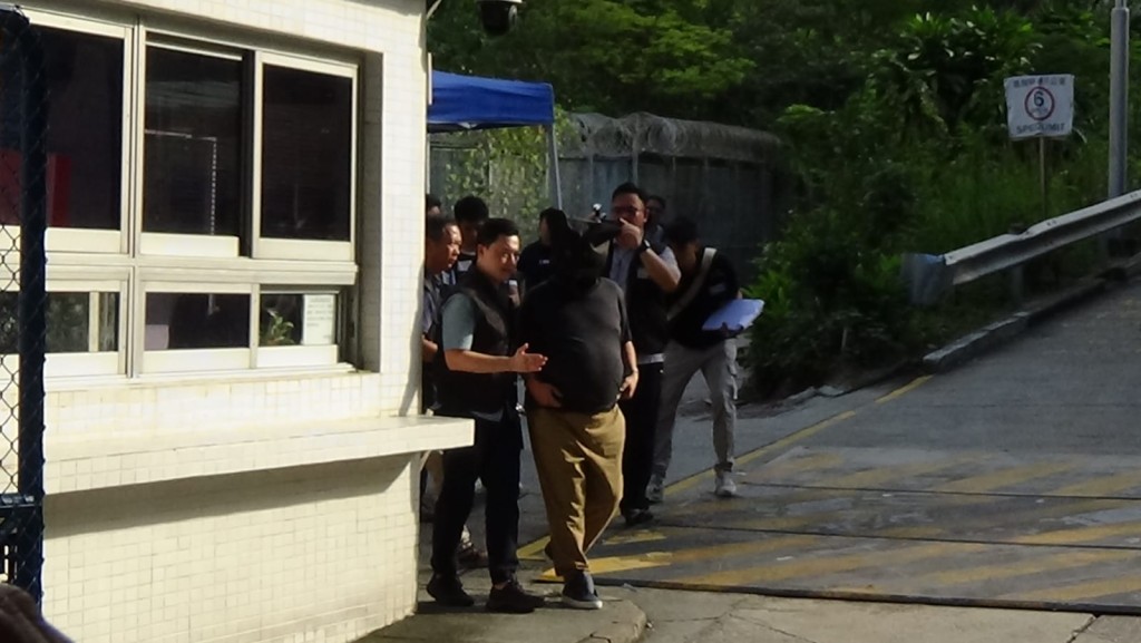警方重組案情。