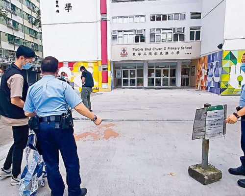 案發後地上遺下橙色漆油。 資料圖片
