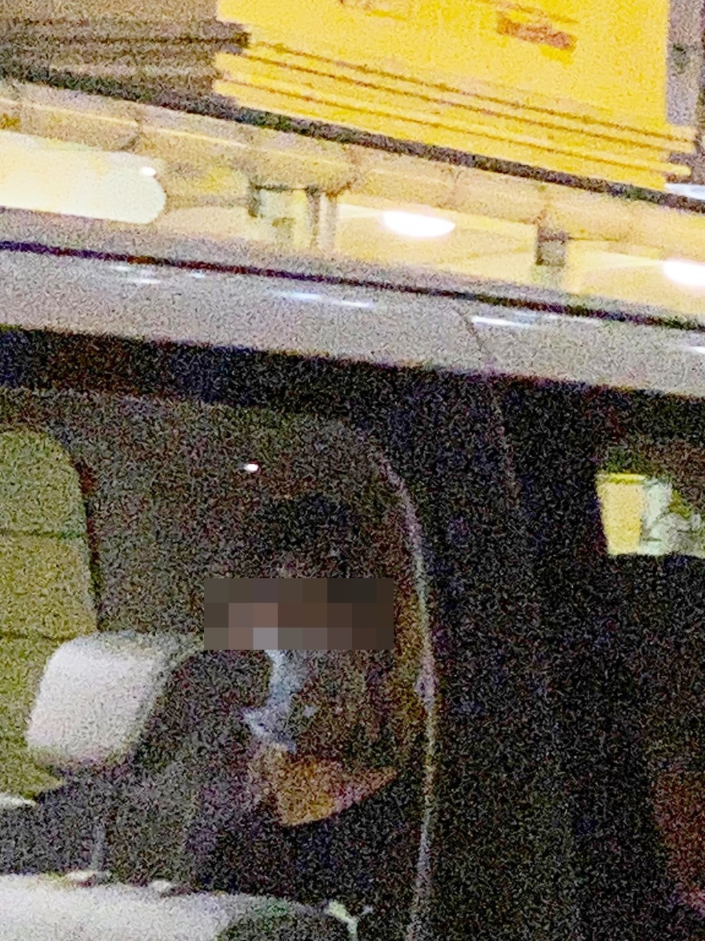 警方於昨晚11時左右於油麗邨帶走一名男子。