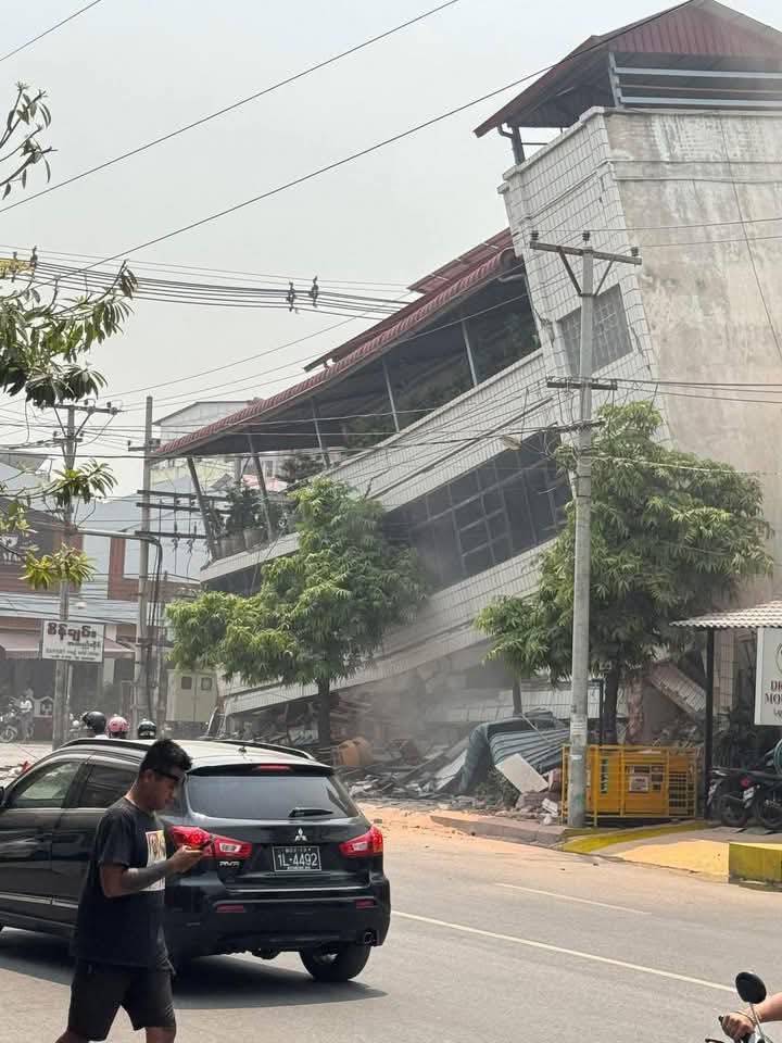 地震后，缅甸有大量建筑物倒冧。WhatsHappeningInMyanmar@X