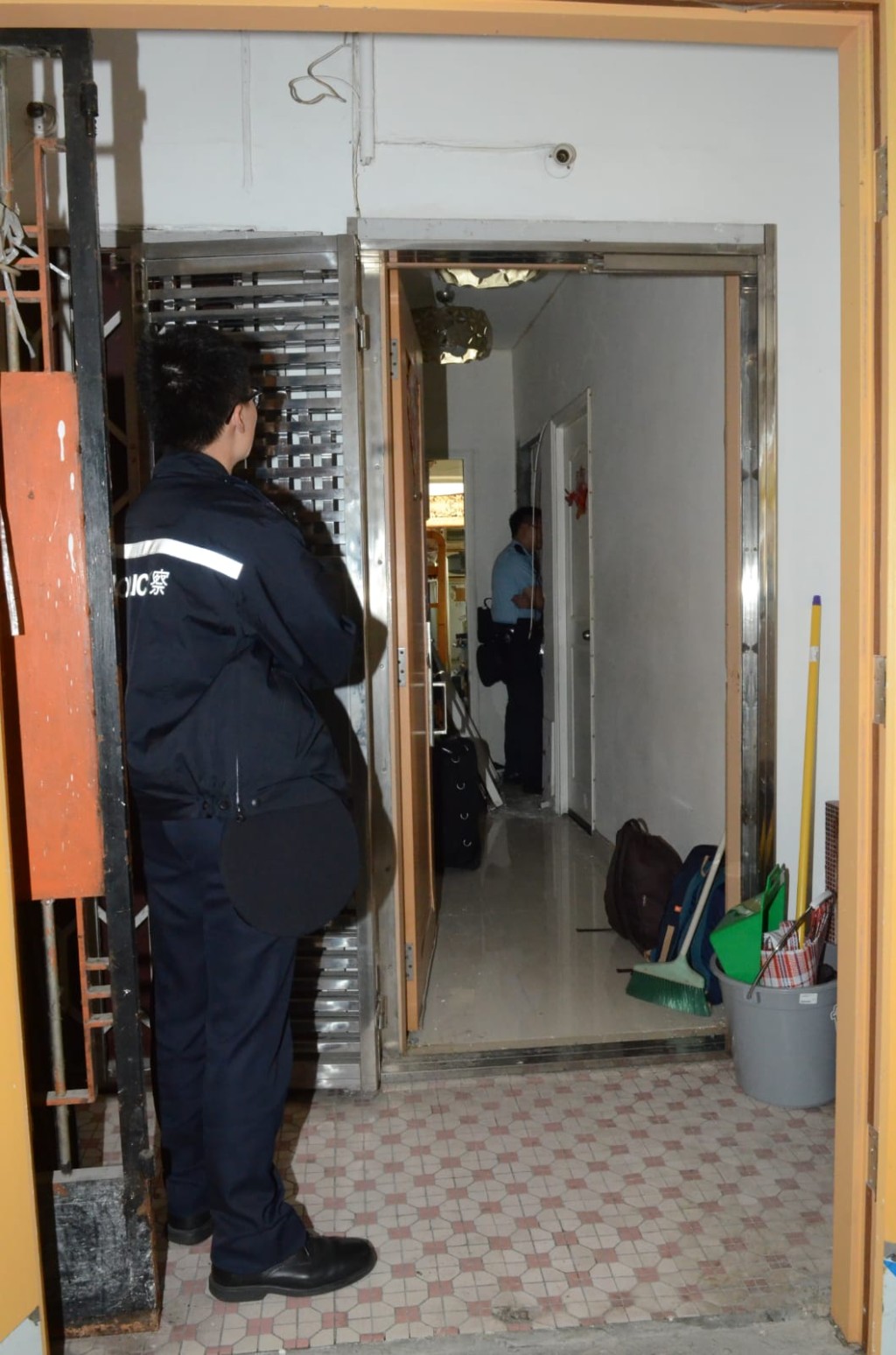 警方相信是熱水爐爆炸。