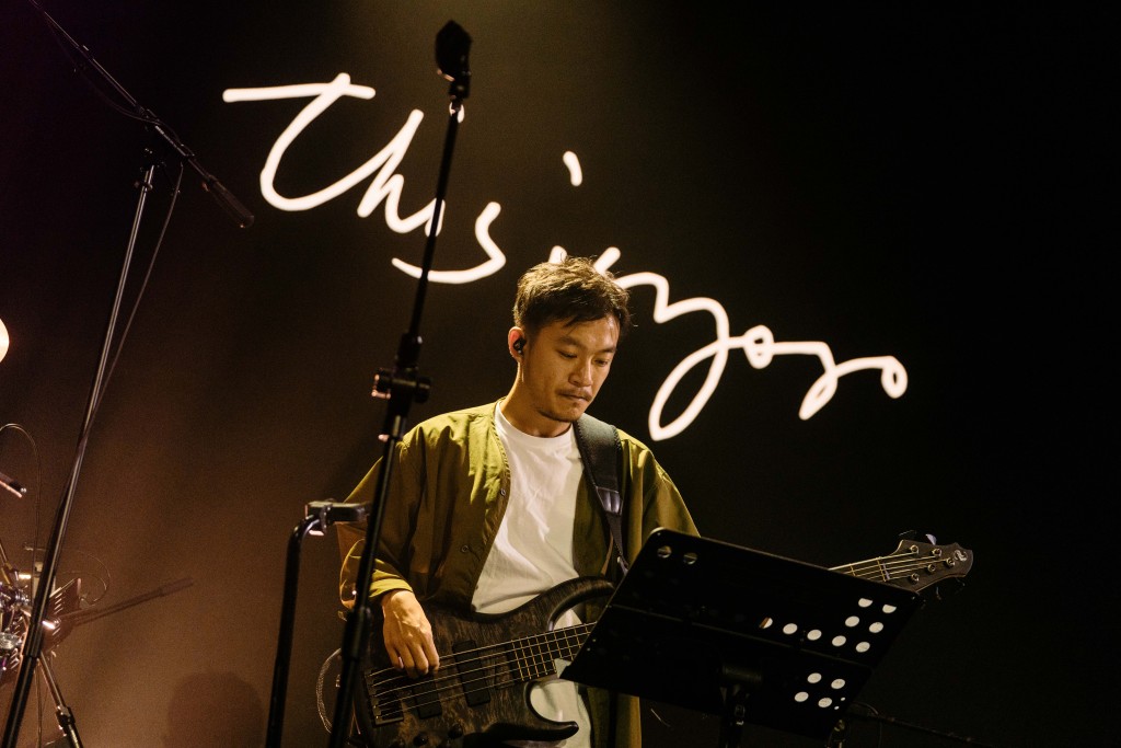 是次演出的Bass手阿聰。 是次演出的Bass手阿聰。