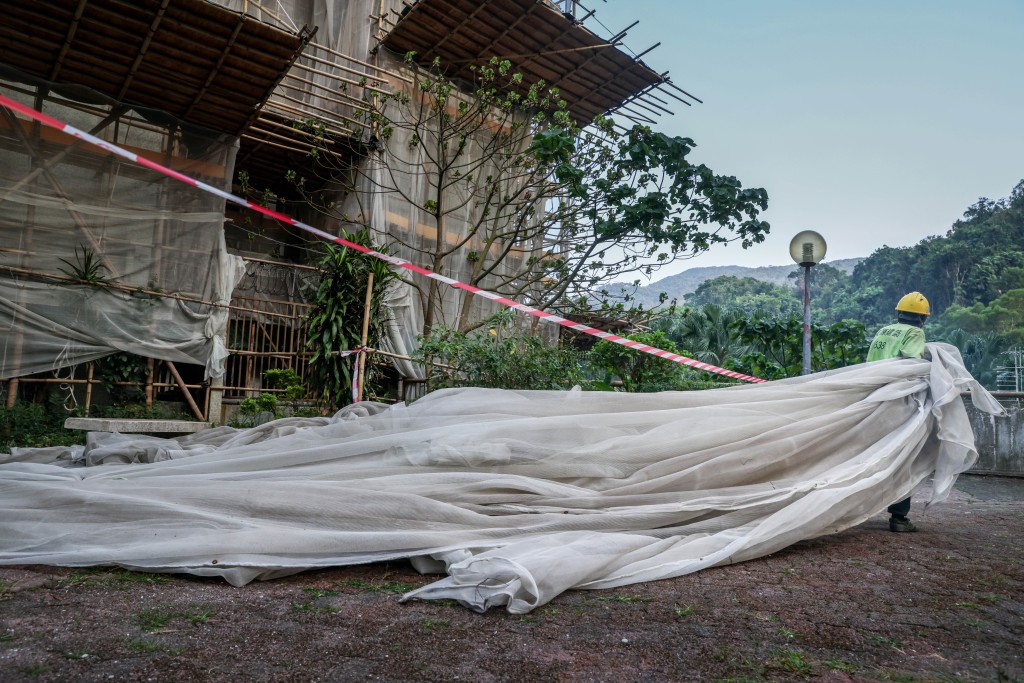 她又指，各部門在棚網未下架前，已在不同樓宇採集樣本，並已送往化驗所化驗。資料圖片