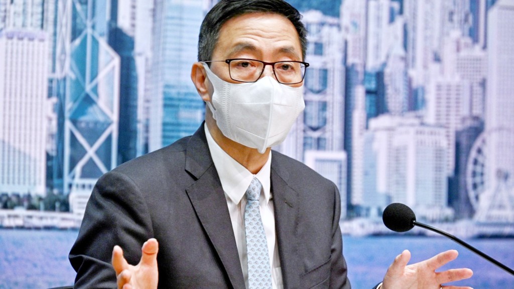 楊潤雄指,會開放更多途徑讓家長安排子女打針。資料圖片