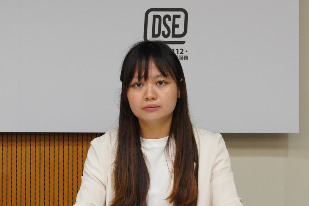 青協青年工作幹事張家瑜表示,有學生指DSE臨近期間「數不清第幾次邊溫書邊崩潰落淚」。葉偉豪攝 青協青年工作幹事張家瑜表示,有學生指DSE臨近期間「數不清第幾次邊溫書邊崩潰落淚」。葉偉豪攝