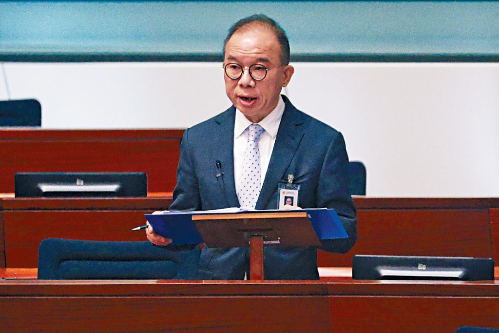 曾國衞希望大家對政府有信心,政府必定會堅守《基本法》所保障的傳統婚姻制度。