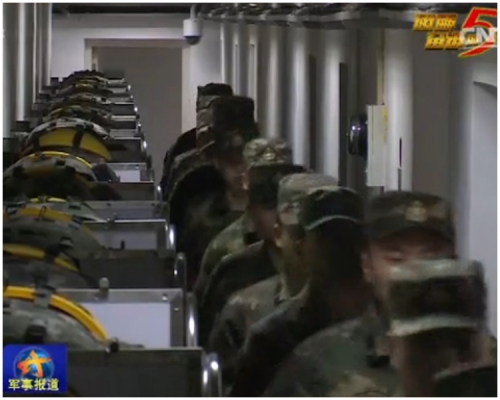 报导包括近日在地下坑道进行为期一个月的，核反击演习及密闭生存训练。