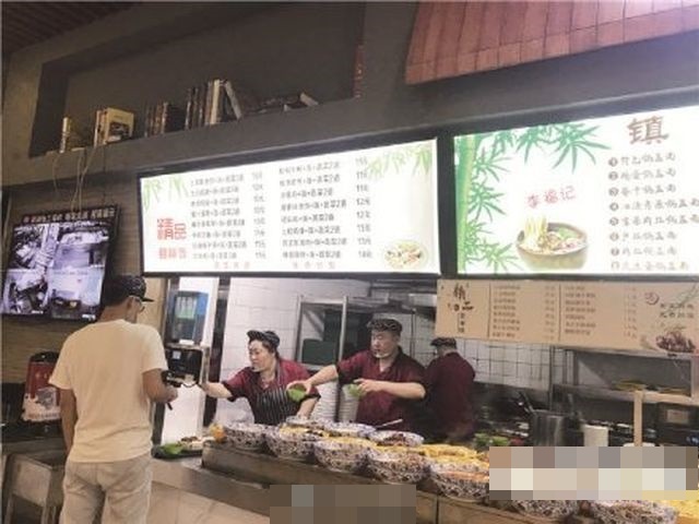 大學食堂吸引不少「蹭飯族」前往用餐。網圖