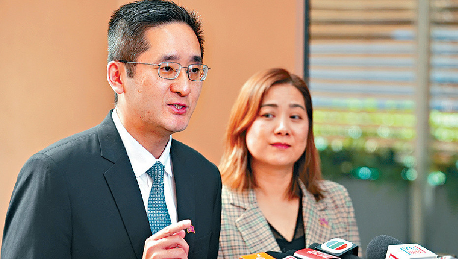 ■商經局副局長陳百里（左）與律政司司長政治助理洪曉敬（右）參加國家事務研修課程及考察。