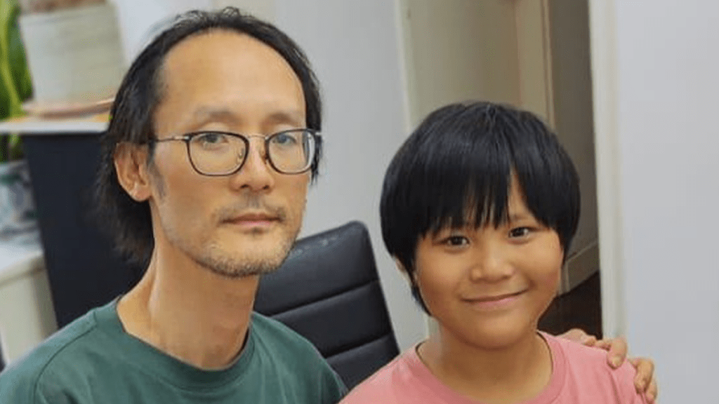 49歲男子唐健與其12歲兒子唐孟迅，8月11日上午在寶來街最後露面後便告失蹤，他們的家人8月19日向警方報案。