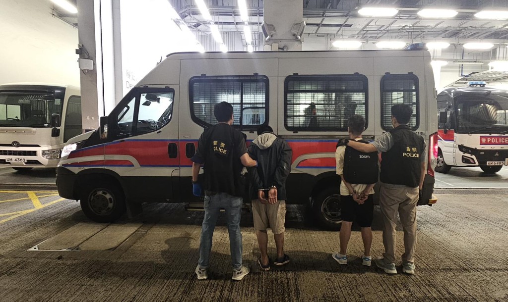 行動中,人員共拘捕20名男女。 行動中,人員共拘捕20名男女。