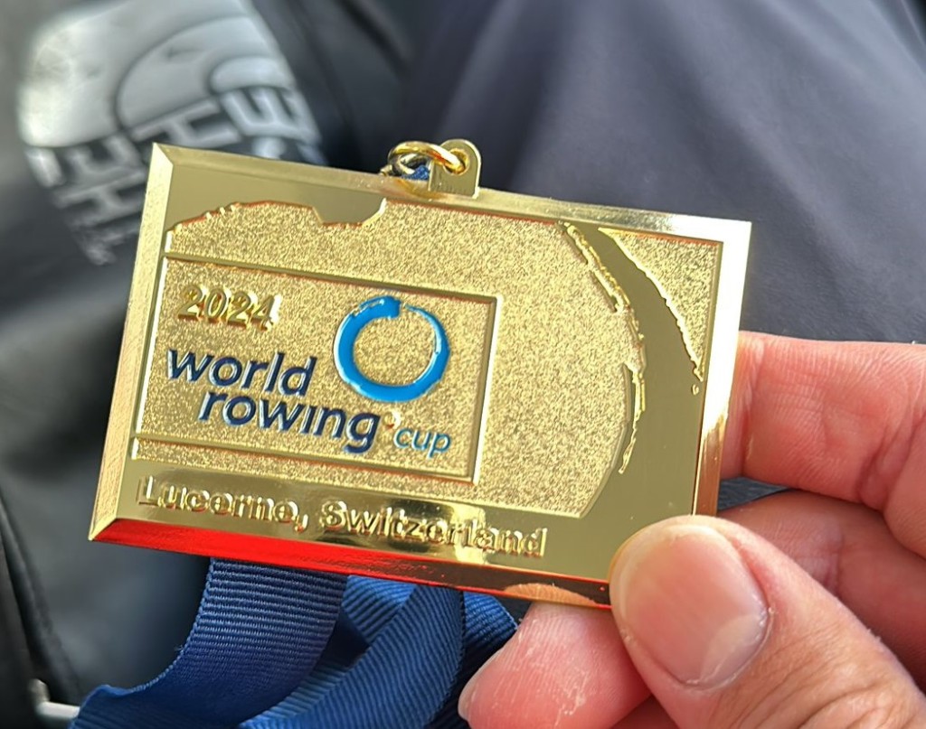從風帆轉投賽艇11年，阿臻終於拿到這面世界盃金牌。