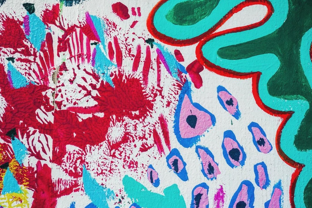 今次『 La première 』作品展中，BIKUTA MALAMIA 混用不同的筆觸、顏色及素材碰撞
