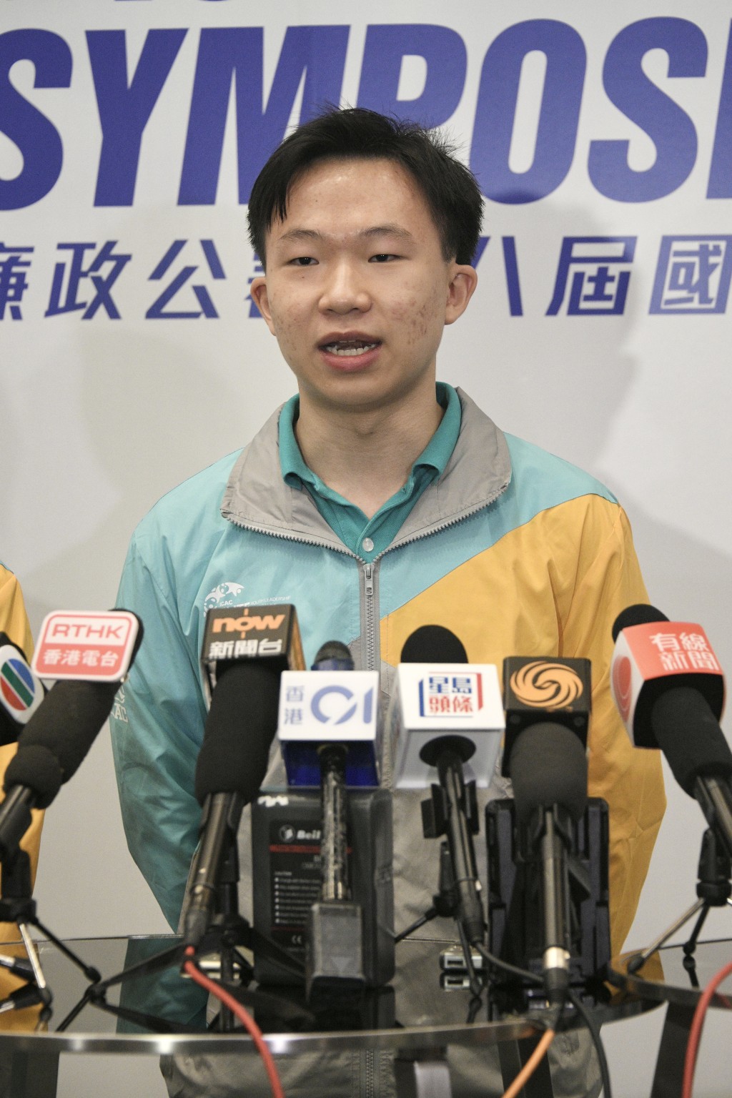 香港大学四年级学生张栢全表示，年轻人不仅是明日的领袖，亦可以是今日的领袖，为打击贪污出一份力。陈浩元摄