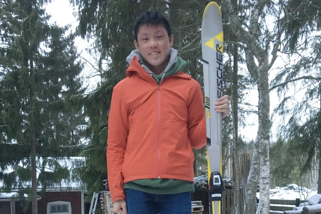 Gordon在芬蘭曾參加滑雪營，學會基本技巧。