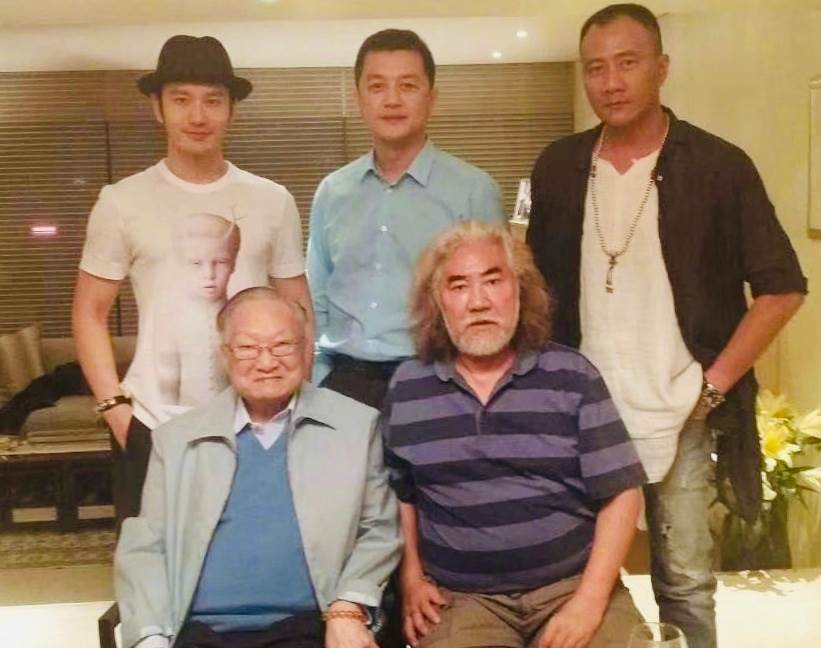 黃曉明曾演楊過，並曾拜會金庸。（微博圖片）