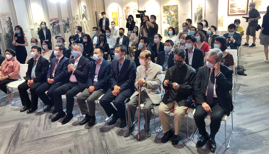 开幕礼采视频直播形式进行，同步与香港、江苏及世界各地的会员乡亲朋友连线，线上线下共襄盛会。