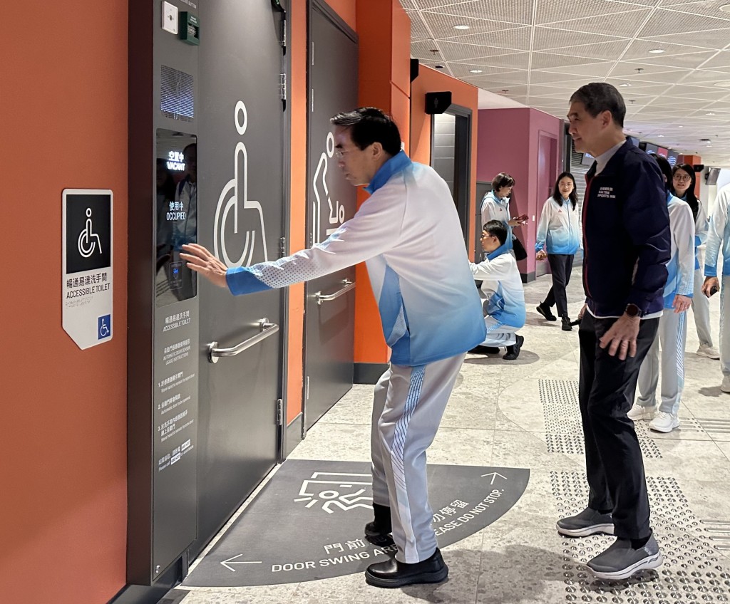 程凱主席在參觀後高度評價體育園的場地設施及配套,認為其對推動區域體育及殘疾人運動發展具有重要意義。圖片由啟德體育園提供 程凱主席在參觀後高度評價體育園的場地設施及配套,認為其對推動區域體育及殘疾人運動發展具有重要意義。圖片由啟德體育園提供