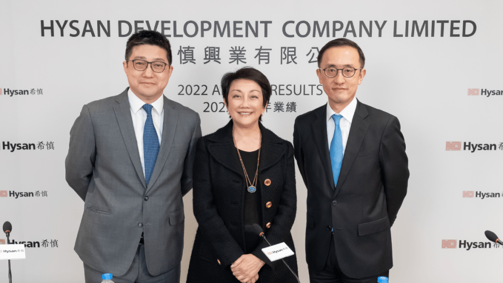希慎興業執行董事及首席營運總監呂幹威(左);希慎興業主席利蘊蓮(中);希慎興業首席財務總監及公司秘書賀樹人(右)