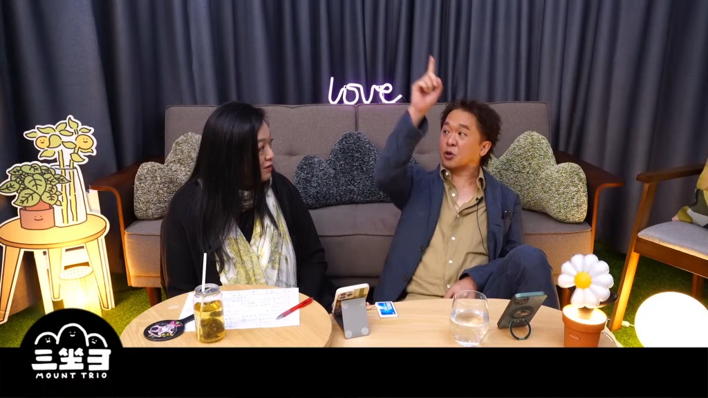 鄧兆尊在節目中分享,自己從來沒有自慰行為,原因是爸爸向他曾分享師弟精盡人亡的故事。 鄧兆尊在節目中分享,自己從來沒有自慰行為,原因是爸爸向他曾分享師弟精盡人亡的故事。