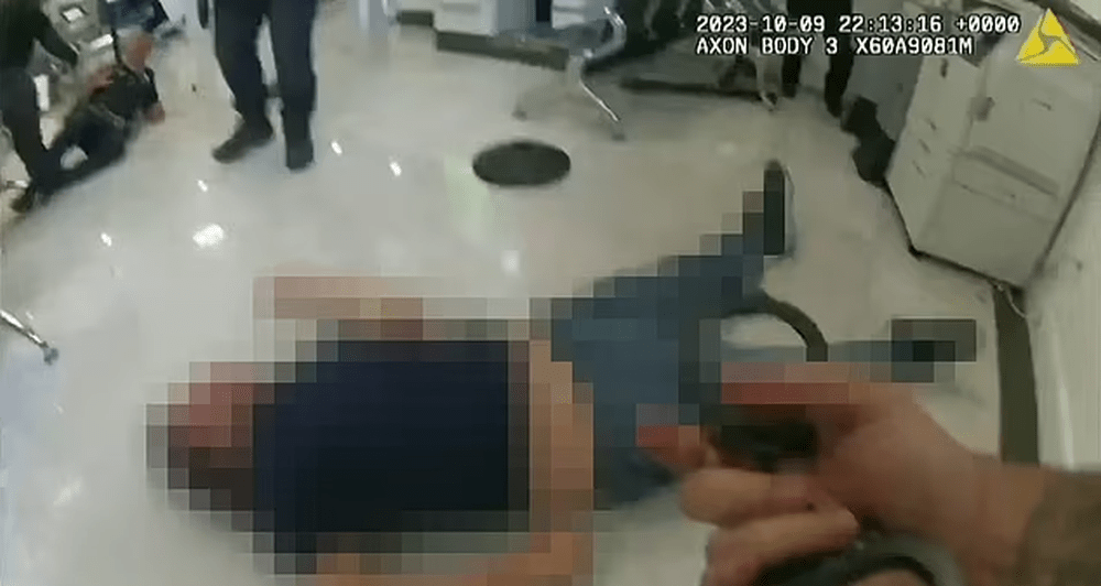 警員隨身攝影機的片段顯示，司機中槍倒地不起。