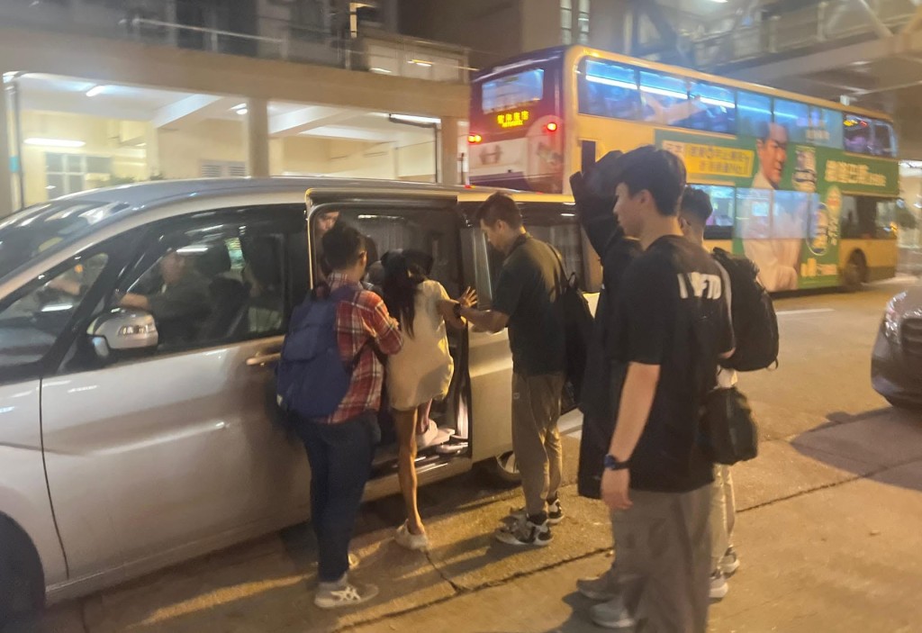 警方拘捕兩男女。FB:沙田警區 警方拘捕兩男女。FB:沙田警區