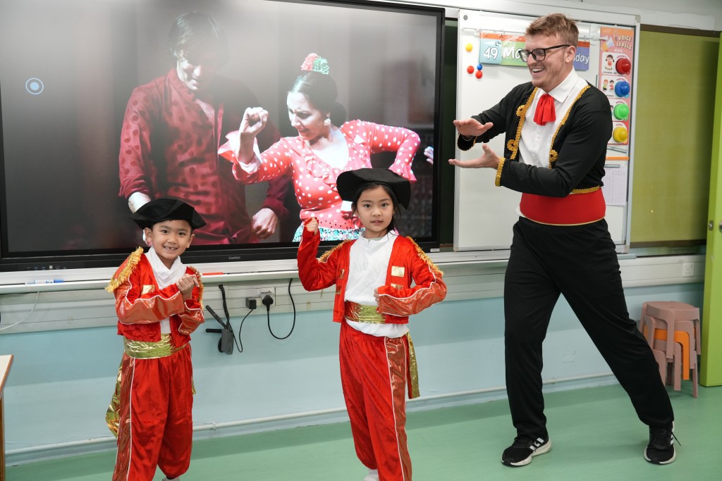 學外語│香港道教聯合會雲泉吳禮和紀念學校西班牙語老師駐校 全方位體驗歷史文化（圖片來源：受訪學校提供）