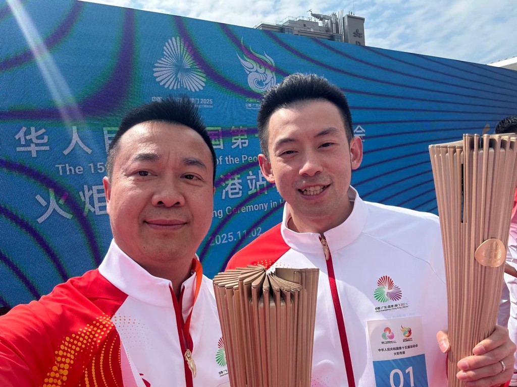 李靜活動後第一時間「集節」,與頭棒黃鎮廷合照。受訪者提供 李靜活動後第一時間「集節」,與頭棒黃鎮廷合照。受訪者提供