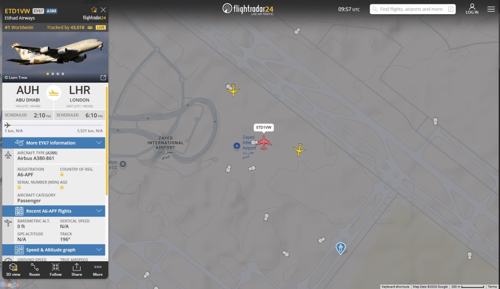 从帖文的相片及航班网站可见，部分阿提哈德航空Etihad Airways航班已如常运作。（Fightradar24网站截图）