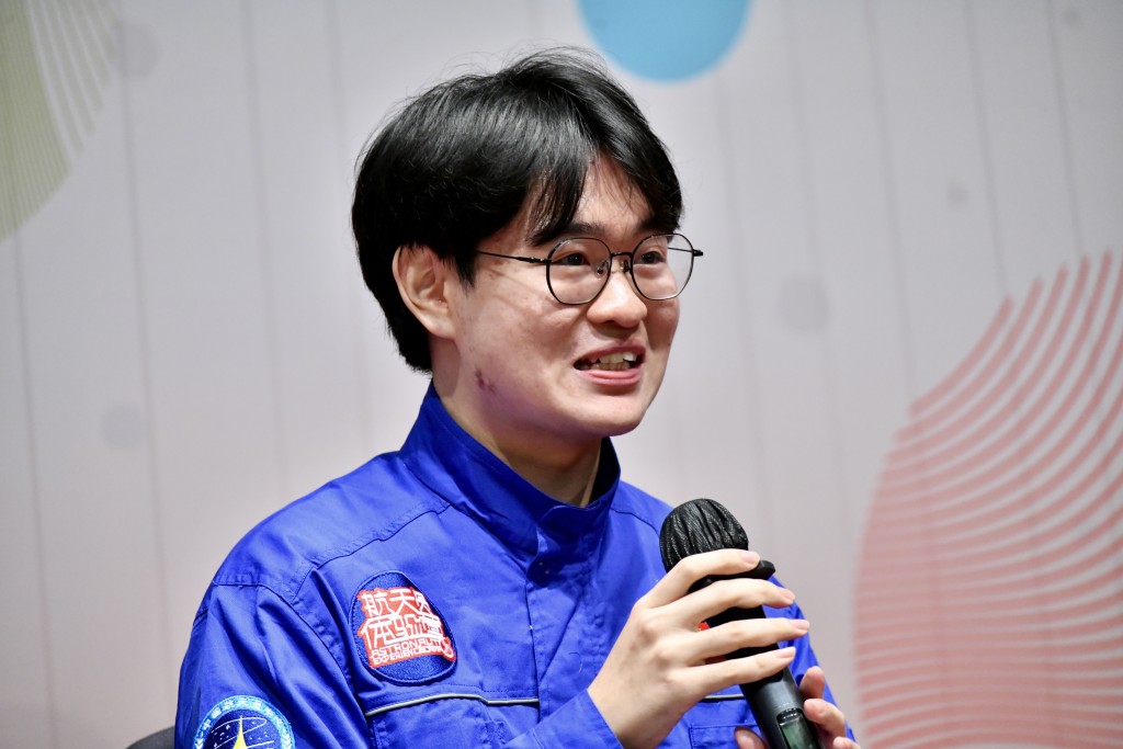 中華基督教會銘基書院中六生黃嘉熙指,自己大學會選修理科,希望未來能親手設計火箭。 中華基督教會銘基書院中六生黃嘉熙指,自己大學會選修理科,希望未來能親手設計火箭。
