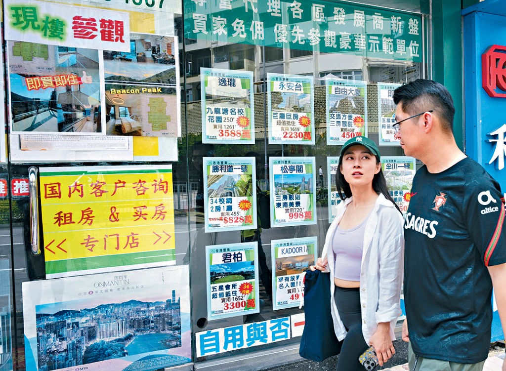 新盤持續搶佔市場購買力,加上二手筍盤被逐漸消化,大型屋苑交投按周回落。 新盤持續搶佔市場購買力,加上二手筍盤被逐漸消化,大型屋苑交投按周回落。