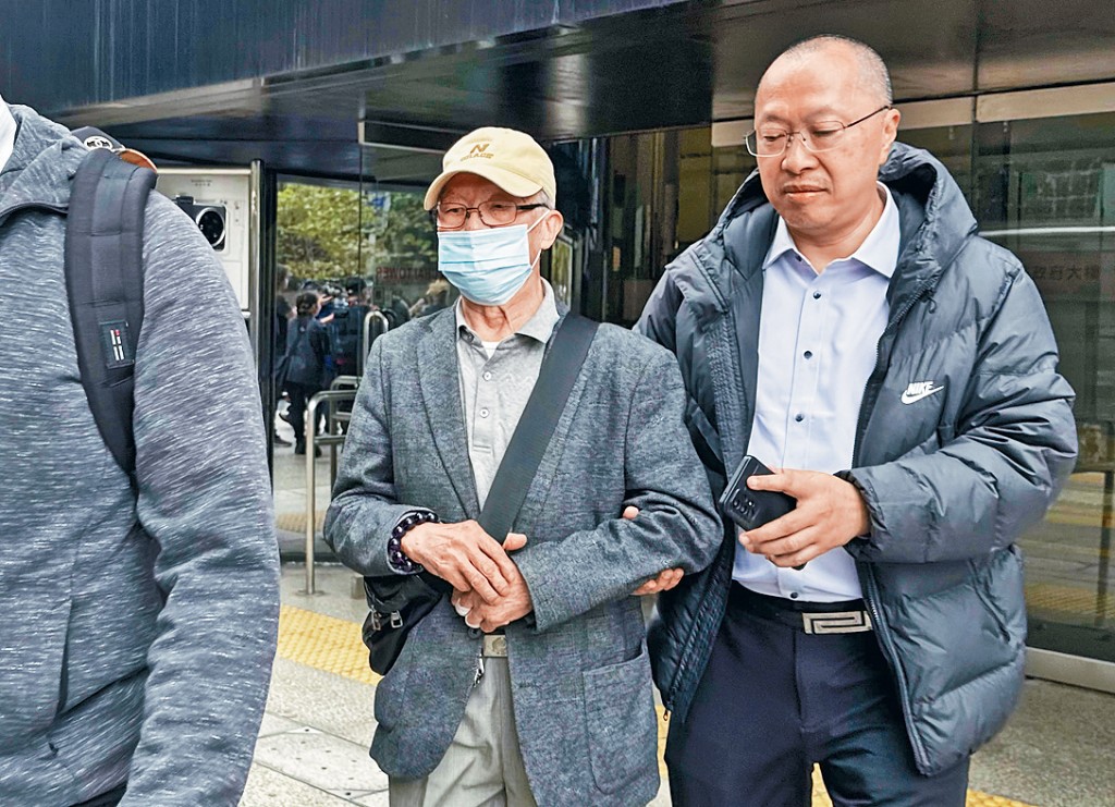 法官強調「好大機會監禁」，建議何伯聘請律師處理。