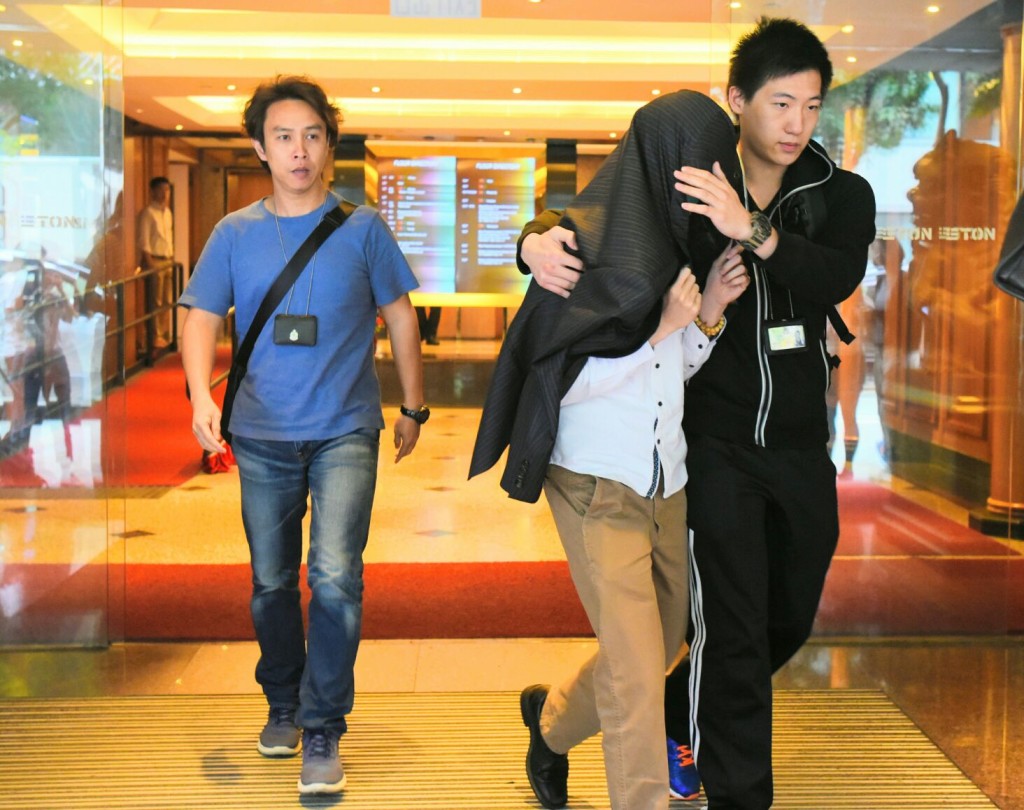 33歲男董事被捕。