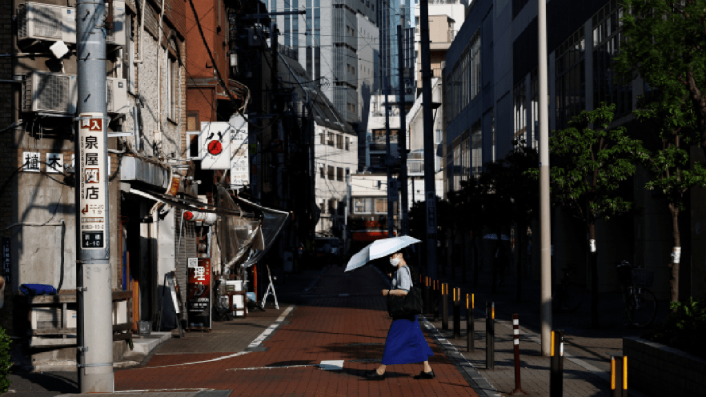 日本先後受熱浪、地震及颱風等侵襲。（路透社）