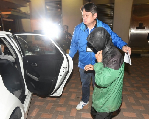 警方帶走涉案父親調查