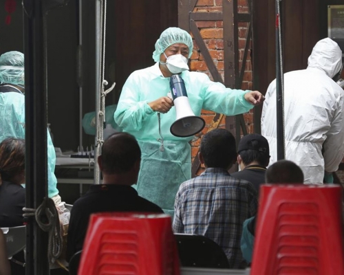 台灣流行疫情指揮中心宣佈昨日新增35宗接種新冠疫苗後死亡個案。美聯社圖片