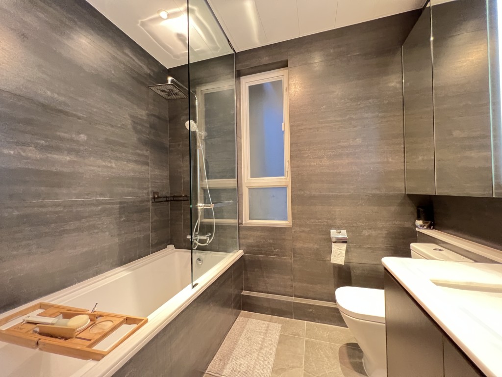 浴室为明厕设计，让室内湿气易于排出。