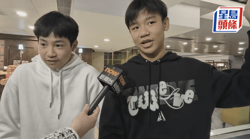 楊青年（右）向記者講述與疑兇擦身而過情景。