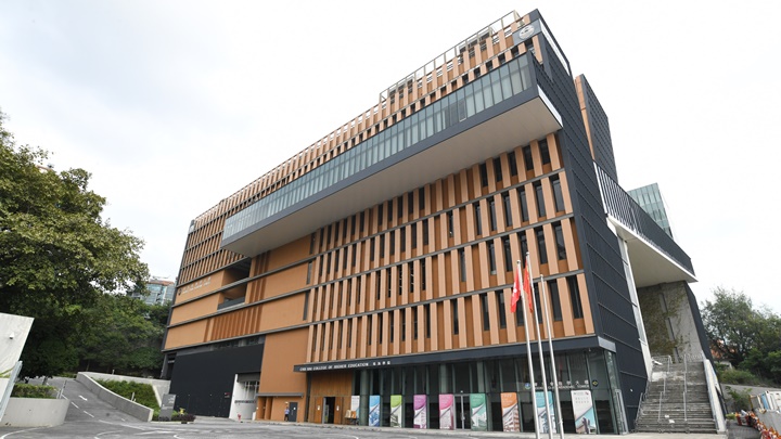 珠海學院通過更改校名為「香港珠海學院」。