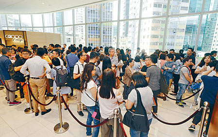 ■由鹰君发展的白石角朗涛昨首轮开售，市场消息指出，截至昨晚7时许，即日沽清238伙。