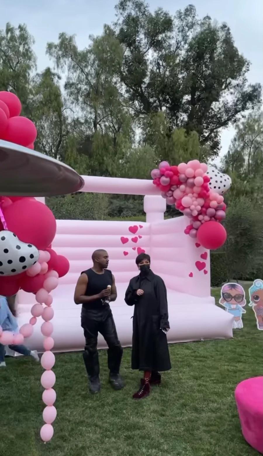 Kanye West曾在直播指控Kim無告知他女兒在哪裏開生日會。