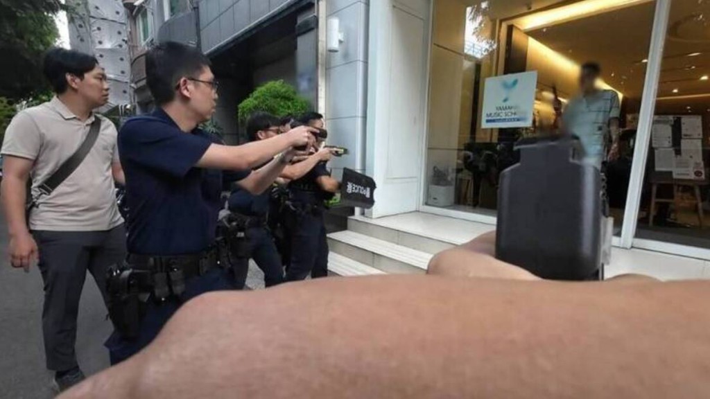 陽明交大教授持刀斬殺連襟後與警對峙。
