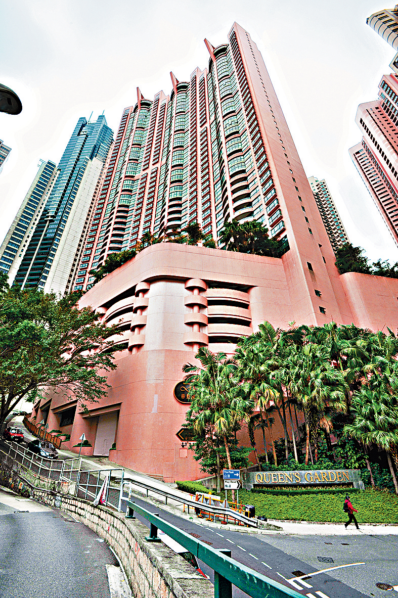 新地拆售中半山帝景園後銷情不俗，昨日以7650萬售出1伙4房戶。