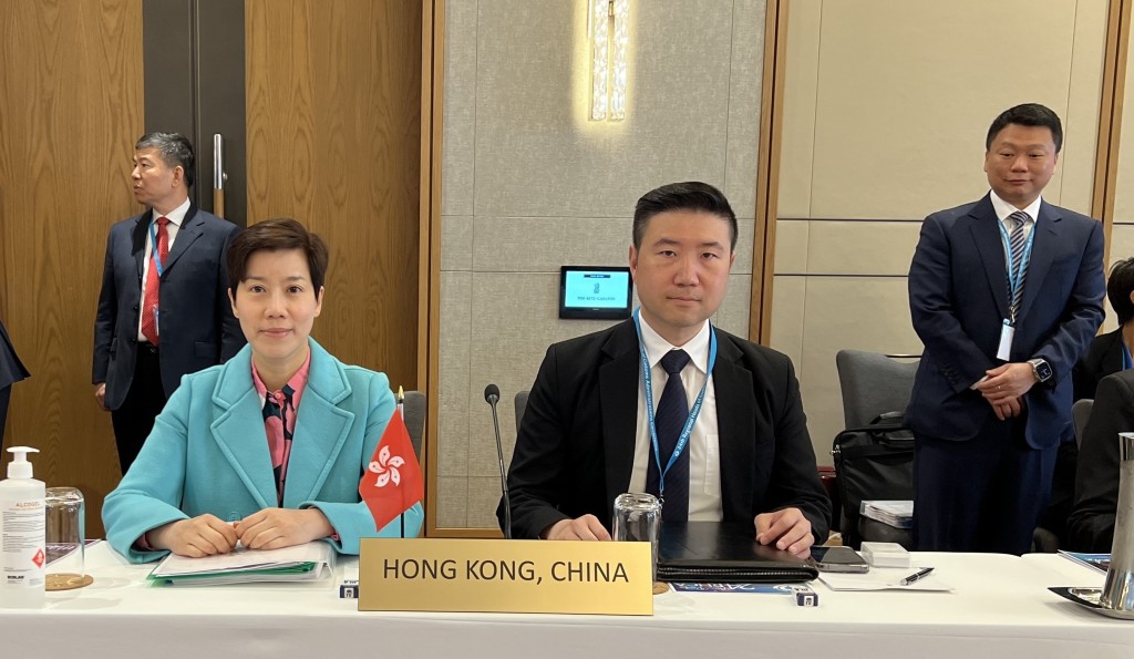 何珮珊（左）今年5月底率團到澳洲珀斯出席第24屆世界海關組織亞太區首腦會議，成功取得亞太區內其他33個成員一致提名，令中國香港成為下屆亞太區副主席。　資料圖片