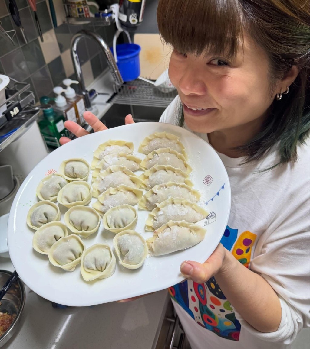 小儀在社交網大晒「老公視覺」。